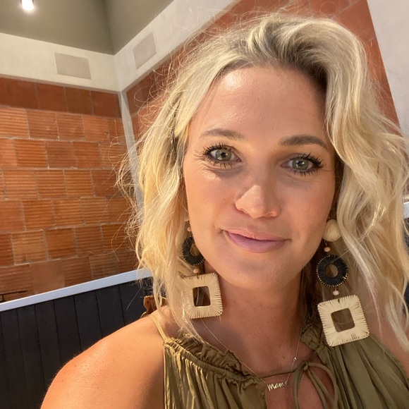 Meet your Posher, Annie - Picture 2 of 2